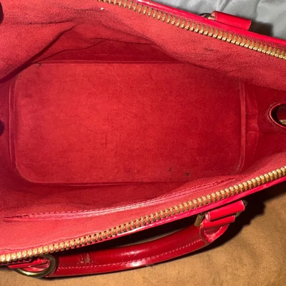 LOUIS VUITTON ALMA EPI LEATHER HANDBAG - Picture 4 of 9